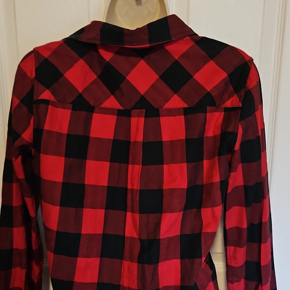 Untuckit Women Button Up Shirt 2 Red Plaid DYLAN Collared Front